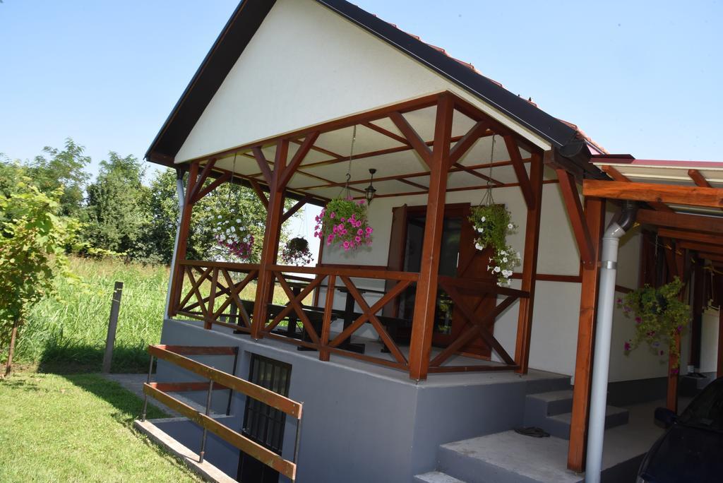 Holiday Home Kucica Na Drvetu Banja Koviljača Exterior foto